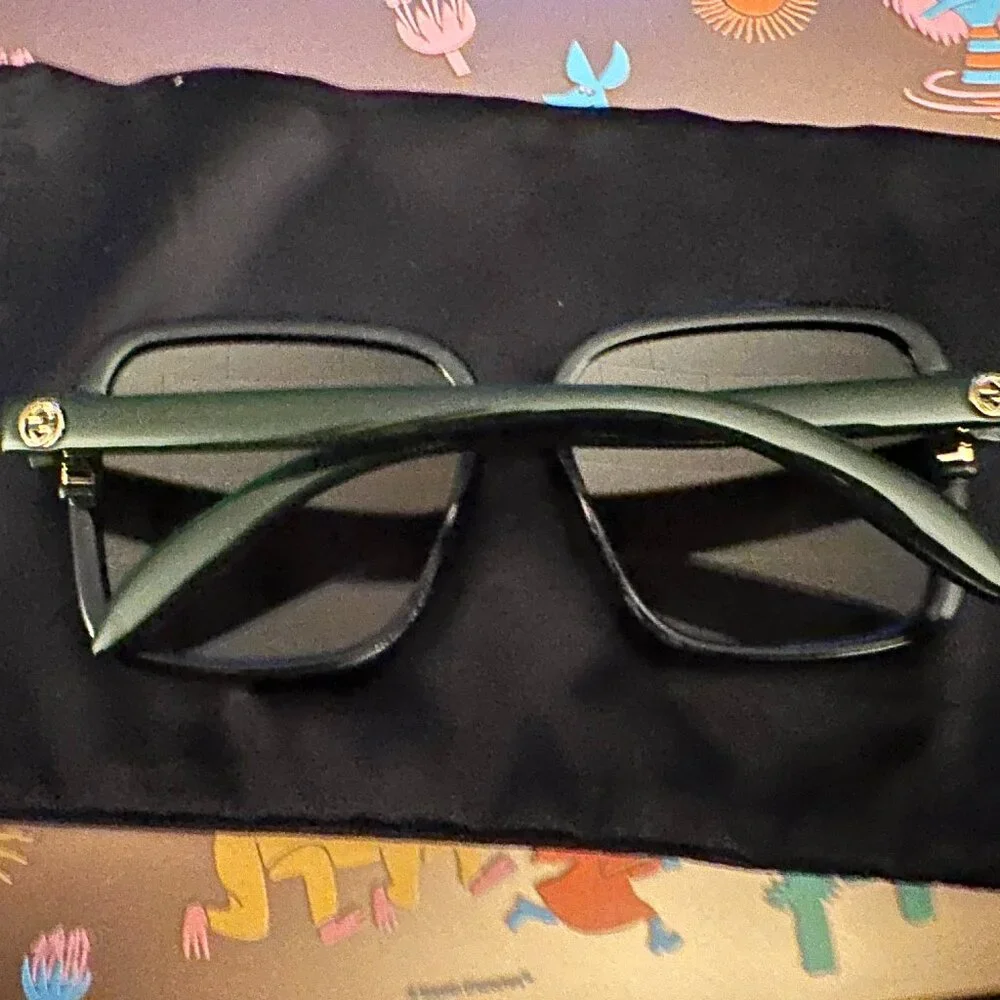 Dark green Square Gucci Sunglasses with dust bag and velvet case - Picture 8 of 9